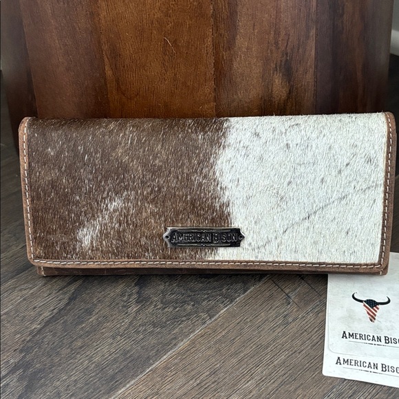 American Bison Handbags - American Bison Hair on Hide,Genuine Leather,5 card,1 ID,checks,2 zip,snap top